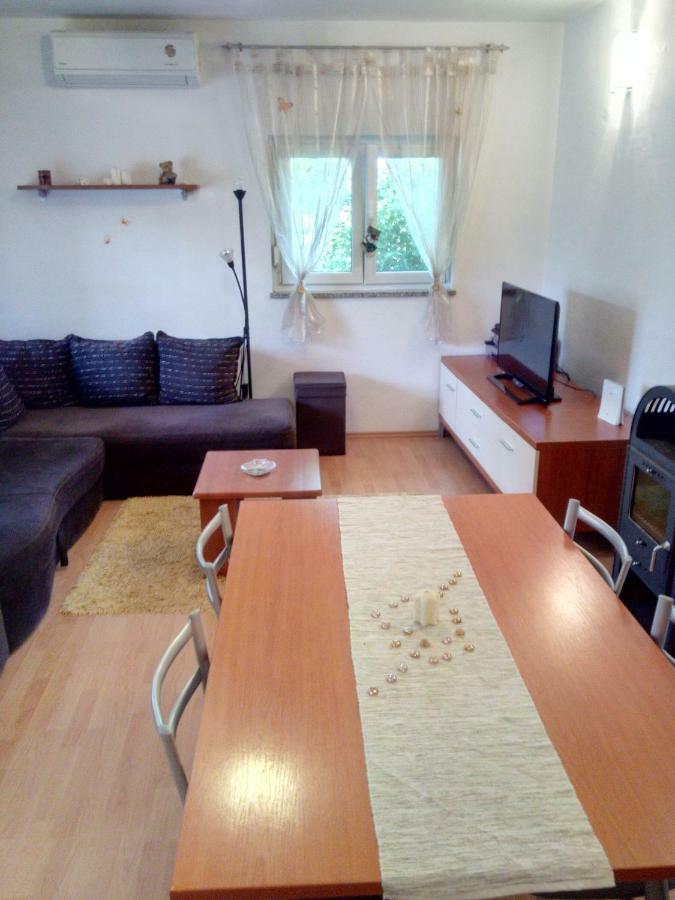 Apartment Melani Pula Eksteriør billede