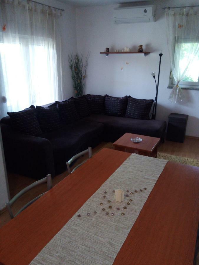 Apartment Melani Pula Eksteriør billede